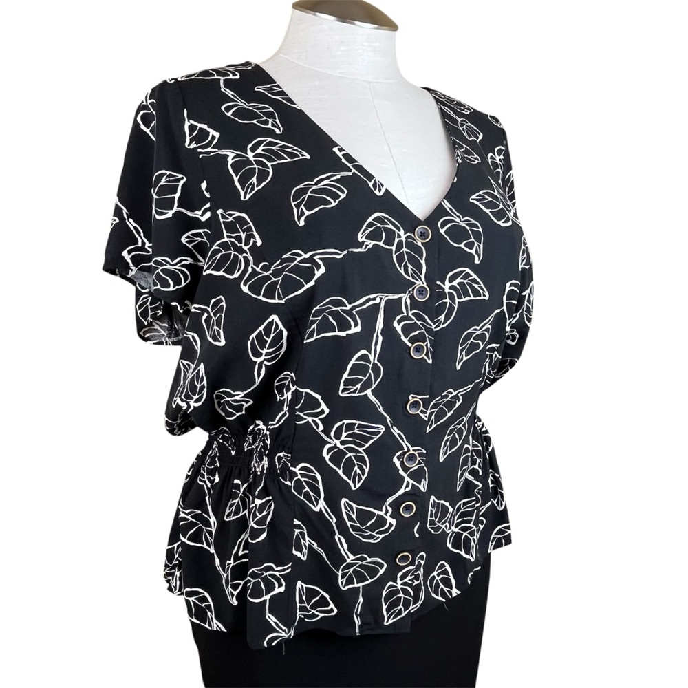 Reitmans 2X Black and White Leaf Print Blouse, Button Down, Cinched Waist Peplum